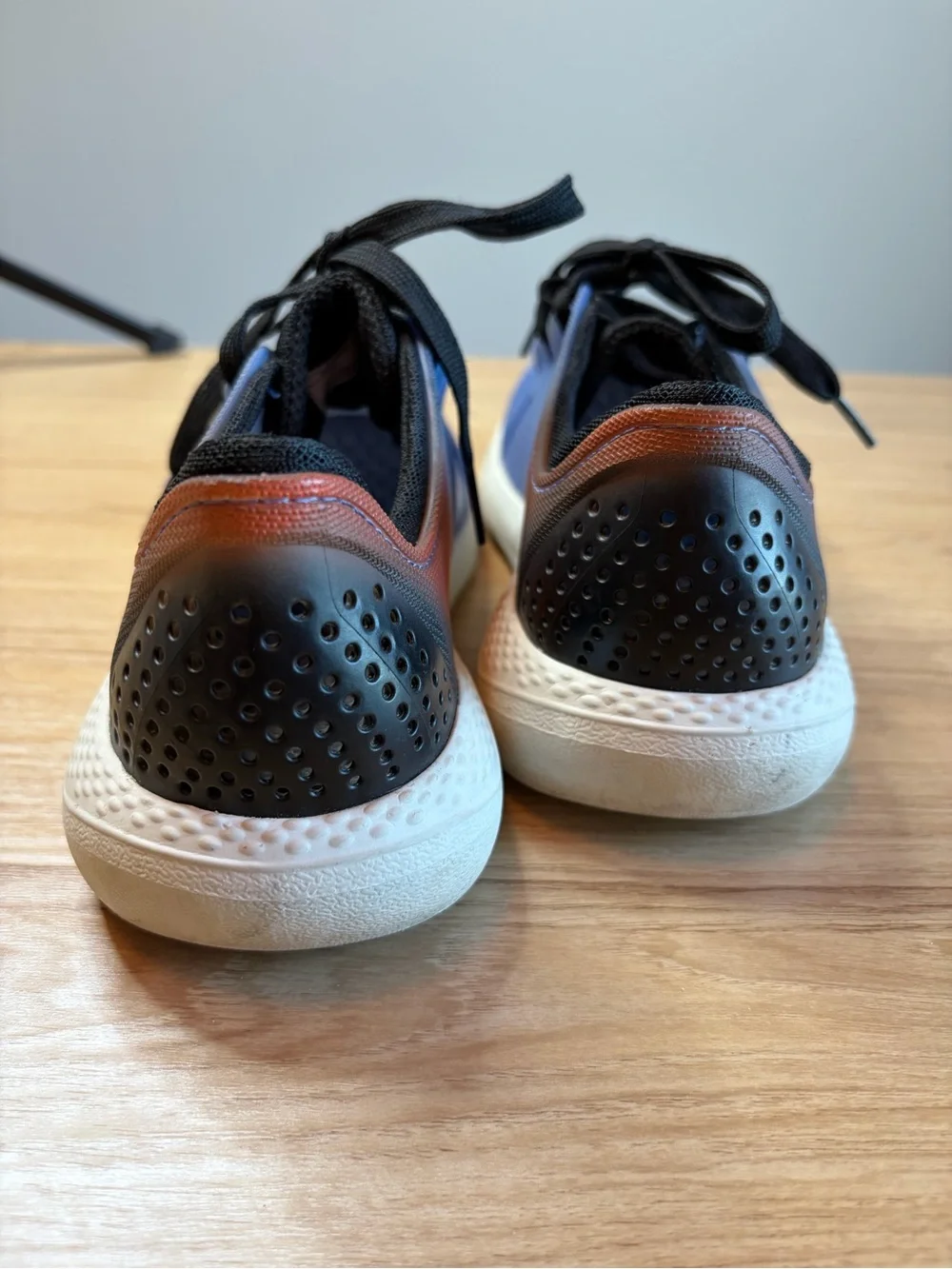 Crocs LiteRide Pacer Ombre Blue Coral Sneakers Womens Size W7 Perforated Shoes